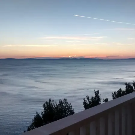 Maison d'hôtes Super Horizont- Sea View With Private Jacuzzi Time & Free Parking