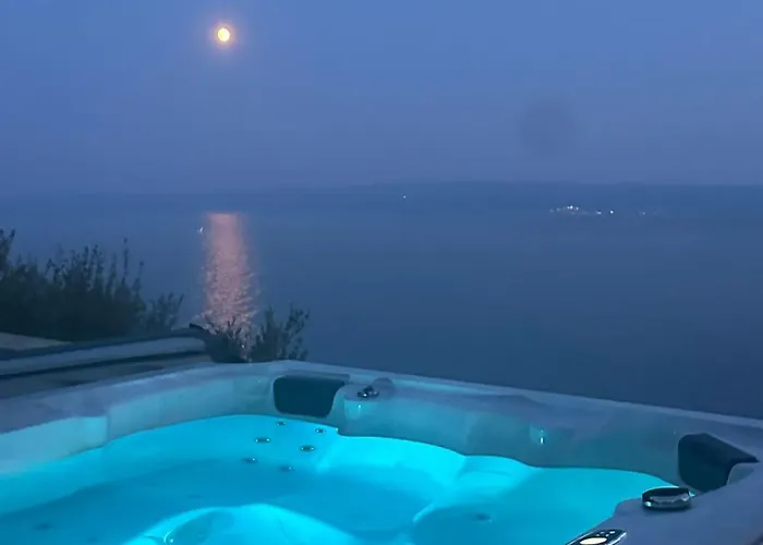 Penzion Super Horizont- Sea View With Private Jacuzzi Time & Free Parking 3*